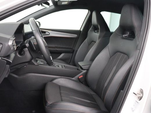 CUPRA Leon 1.4 eHybrid | SOH 90% | Carplay | Stoelverwarming | Adaptive cruise | Memory | Camera | Sfeerverl... ActivLease financial lease