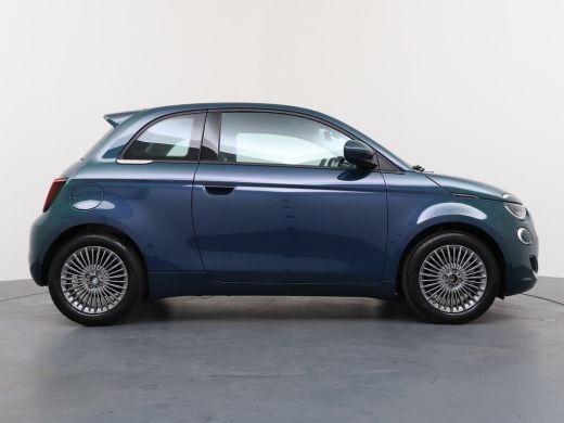 Fiat 500 Torino, (2026) | 10,25" touchscreen radio met Bluetooth, DAB & USB | Apple Carplay&reg; / Android Aut... ActivLease financial lease