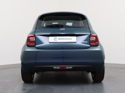 Fiat 500 Torino, (2026) | 10,25" touchscreen radio met Bluetooth, DAB & USB | Apple Carplay&reg; / Android Aut... ActivLease financial lease