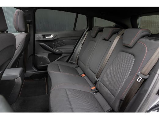 Ford Focus 155pk EcoBoost Hybrid ST Line X | 100% dealer o. h | Panoramadak | B&O Audio | 18'' | Winter-pack... ActivLease financial lease