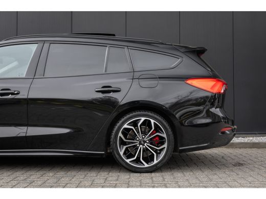 Ford Focus 155pk EcoBoost Hybrid ST Line X | 100% dealer o. h | Panoramadak | B&O Audio | 18'' | Winter-pack... ActivLease financial lease