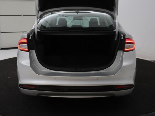 Ford Mondeo 2.0 IVCT HEV Titanium | Stoelverwarming | Carplay | Keyless | Navigatie | Climate control | Parke... ActivLease financial lease