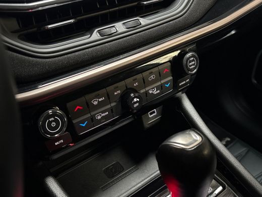 Jeep Compass 4xe 240 Plug-in Hybrid Electric Sport 240Pk Automaat (VIRTUAL COCKPIT, APPLE CARPLAY, GROOT NAVI,... ActivLease financial lease