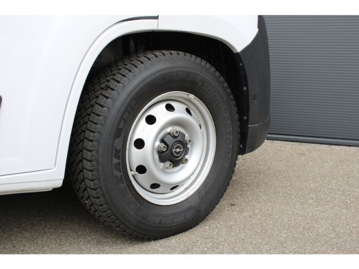 Opel Movano 2.2D 180pk S&S L2H2 3.5t | Automaat | Camera | 3-Zits | Parkeersensoren rondom | Winter & zomerse... ActivLease financial lease