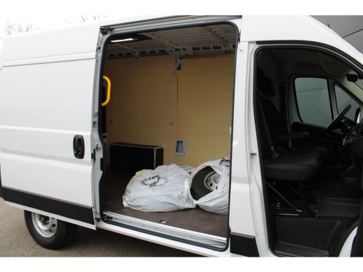 Opel Movano 2.2D 180pk S&S L2H2 3.5t | Automaat | Camera | 3-Zits | Parkeersensoren rondom | Winter & zomerse... ActivLease financial lease