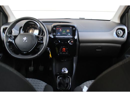 Peugeot 108 1.0 e-VTi Allure | Camera | Limiter | Carplay | Climate | DAB | LMV 15" | Camera | Limiter | Carp... ActivLease financial lease