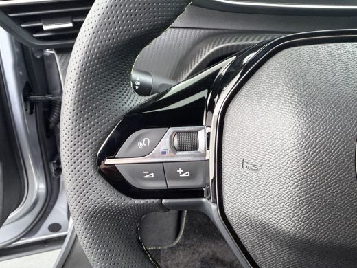 Peugeot 2008 GT | Active Safety Brake met camera en radar (automatisch noodremsysteem) met Distance Alert (waa... ActivLease financial lease