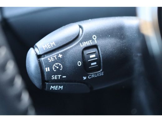 Peugeot 208 1.2 PureT. 100PK Allure Carplay-android/Parkeerhulp/Cruise-control ActivLease financial lease