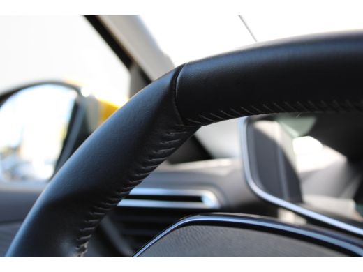 Peugeot 208 1.2 PureTech Allure Pack | Navi by app | Camera | 3D Instrumentenpaneel | All season | 1e Eigenaa... ActivLease financial lease