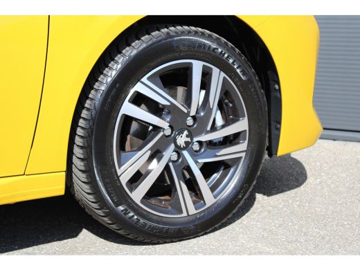Peugeot 208 1.2 PureTech Allure Pack | Navi by app | Camera | 3D Instrumentenpaneel | All season | 1e Eigenaa... ActivLease financial lease