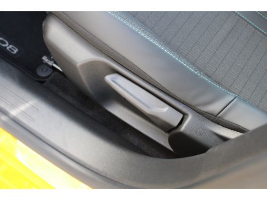 Peugeot 208 1.2 PureTech Allure Pack | Navi by app | Camera | 3D Instrumentenpaneel | All season | 1e Eigenaa... ActivLease financial lease