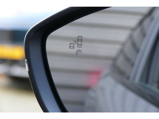 Peugeot e-2008 EV 156PK 56KWH GT AUTOMAAT / NAVI / CLIMA / CAMERA V+A / 17"LMV / KEYLESS / 8 JAAR GARANTIE / FUL... ActivLease financial lease