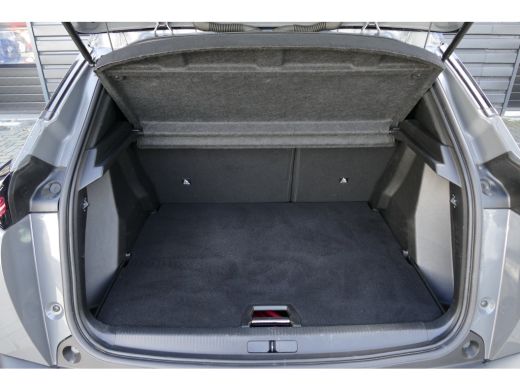 Peugeot e-2008 EV 156PK 56KWH GT AUTOMAAT / NAVI / CLIMA / CAMERA V+A / 17"LMV / KEYLESS / 8 JAAR GARANTIE / FUL... ActivLease financial lease