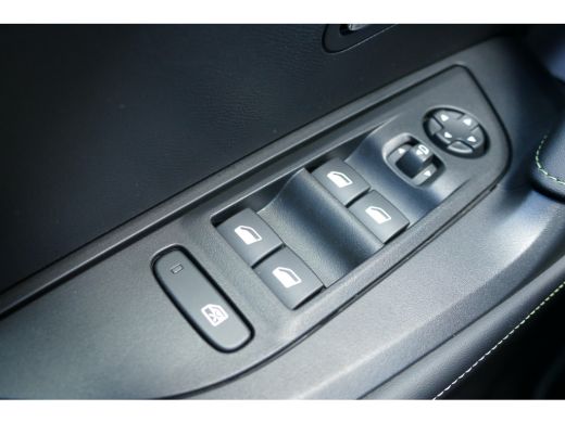 Peugeot e-2008 EV 156PK 56KWH GT AUTOMAAT / NAVI / CLIMA / CAMERA V+A / 17"LMV / KEYLESS / 8 JAAR GARANTIE / FUL... ActivLease financial lease