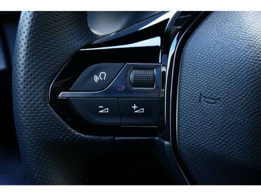 Peugeot e-2008 EV 156PK 56KWH GT AUTOMAAT / NAVI / CLIMA / CAMERA V+A / 17"LMV / KEYLESS / 8 JAAR GARANTIE / FUL... ActivLease financial lease