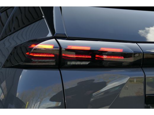 Peugeot e-2008 EV 156PK 56KWH GT AUTOMAAT / NAVI / CLIMA / CAMERA V+A / 17"LMV / KEYLESS / 8 JAAR GARANTIE / FUL... ActivLease financial lease