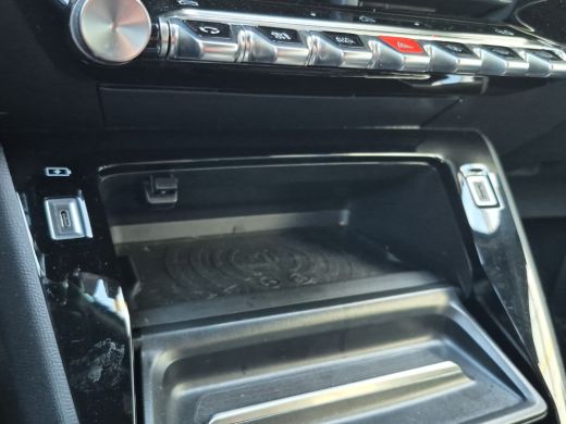 Peugeot e-2008 EV GT 54 kWh Full LED | Adaptive CC | 3 Fase laden | Camera | Full map navigatie | ActivLease financial lease