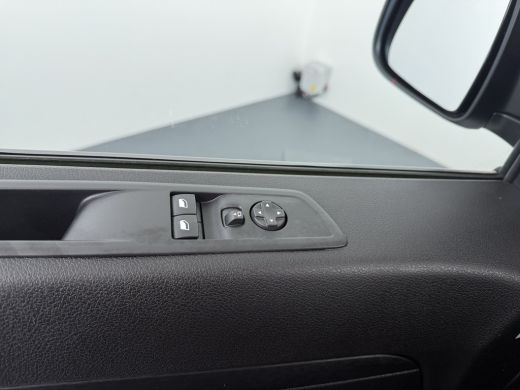 Peugeot e-Expert EV L2 75 kWh| Sortimo Kast Inrichting | Lederen Stoelhoezen | Lichtmetalen Velgen | Laadruimte pa... ActivLease financial lease