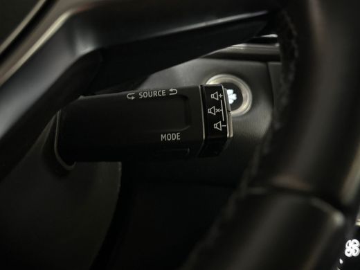 Renault Captur 1.3 TCe 130 Edition One (APPLE CARPLAY, GROOT NAVI, CAMERA, KEYLESS, GETINT GLAS, SPORTSTOELEN, C... ActivLease financial lease