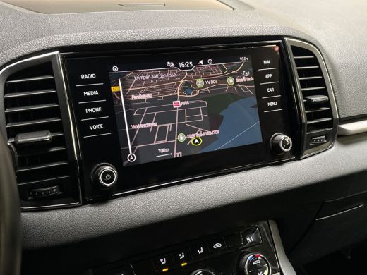 Skoda Karoq 1.5 TSI ACT Sport 150Pk Automaat (APPLE CARPLAY, GROOT NAVI, CLIMATE, KEYLESS, SPORTSTOELEN, CRUI... ActivLease financial lease