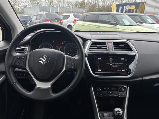 Suzuki S-Cross 1.0 Boosterjet Exclusive | GEEN AFLEVERKOSTEN | Apple CarPlay & Android Auto | Trekhaak | Cruise ... ActivLease financial lease