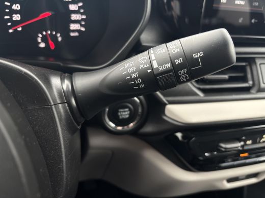 Suzuki Swift 1.2 Select Smart Hybrid Automaat | GEEN AFLEVERKOSTEN | Apple Carplay & Android Auto | Parkeersen... ActivLease financial lease