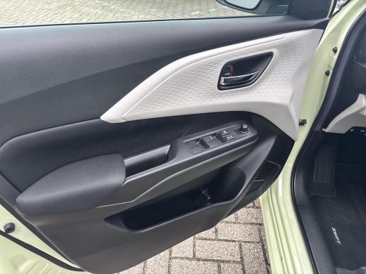 Suzuki Swift 1.2 Select Smart Hybrid Automaat | GEEN AFLEVERKOSTEN | Apple Carplay & Android Auto | Parkeersen... ActivLease financial lease