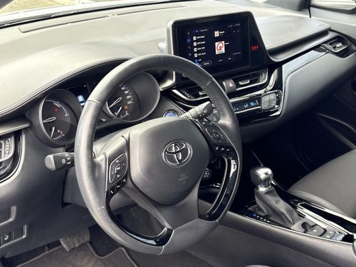 Toyota C-HR 1.8 Hybrid Executive **DODEHOEK DETECTIE/ KEYLESS/ STOELVERWARMING** ActivLease financial lease