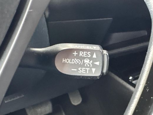 Toyota C-HR 1.8 Hybrid Executive **DODEHOEK DETECTIE/ KEYLESS/ STOELVERWARMING** ActivLease financial lease