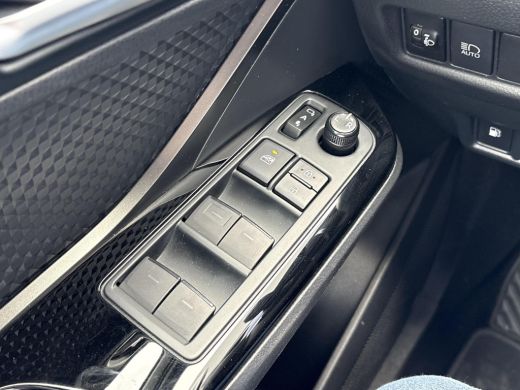 Toyota C-HR 1.8 Hybrid Executive **DODEHOEK DETECTIE/ KEYLESS/ STOELVERWARMING** ActivLease financial lease