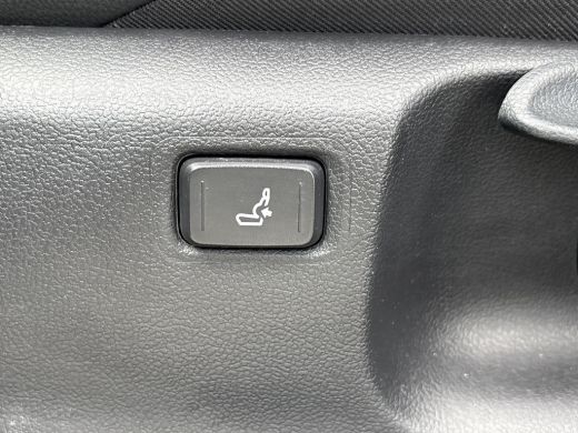 Toyota C-HR 1.8 Hybrid Executive **DODEHOEK DETECTIE/ KEYLESS/ STOELVERWARMING** ActivLease financial lease