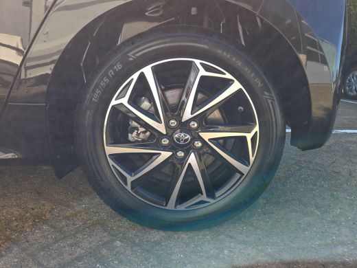 Toyota Yaris 1.5 Hybrid Dynamic | Apple CarPlay | NL Auto | Keyless | Rijklaar incl. garantie | ActivLease financial lease