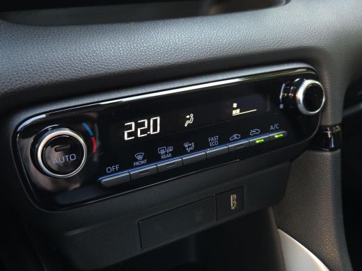 Toyota Yaris 1.5 Hybrid Dynamic | Apple CarPlay | NL Auto | Keyless | Rijklaar incl. garantie | ActivLease financial lease