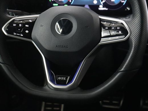 Volkswagen Golf 1.4 eHybrid GTE | SOH 92,6% | Stoelverwarming | Trekhaak | Carplay | Adaptive cruise | 18'' | Spo... ActivLease financial lease