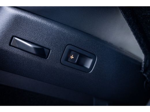 Volkswagen T-Roc R-Line First Edition | 'App-Connect' draadloze smartphone integratie | 30,5 cm display met 2D en ... ActivLease financial lease