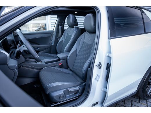 Volkswagen T-Roc R-Line First Edition | 'App-Connect' draadloze smartphone integratie | 30,5 cm display met 2D en ... ActivLease financial lease