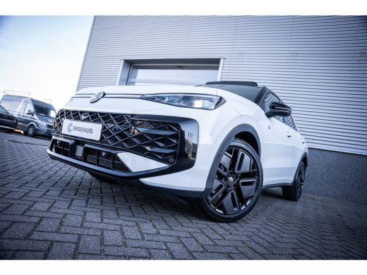 Volkswagen T-Roc R-Line First Edition | 'App-Connect' draadloze smartphone integratie | 30,5 cm display met 2D en ... ActivLease financial lease
