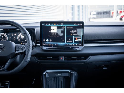 Volkswagen T-Roc R-Line First Edition | 'App-Connect' draadloze smartphone integratie | 30,5 cm display met 2D en ... ActivLease financial lease