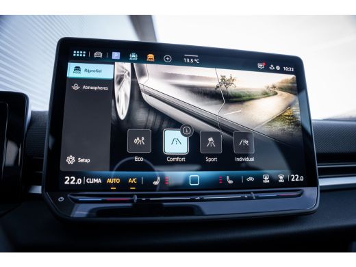 Volkswagen T-Roc R-Line First Edition | 'App-Connect' draadloze smartphone integratie | 30,5 cm display met 2D en ... ActivLease financial lease