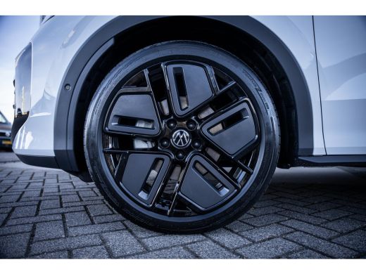 Volkswagen T-Roc R-Line First Edition | 'App-Connect' draadloze smartphone integratie | 30,5 cm display met 2D en ... ActivLease financial lease