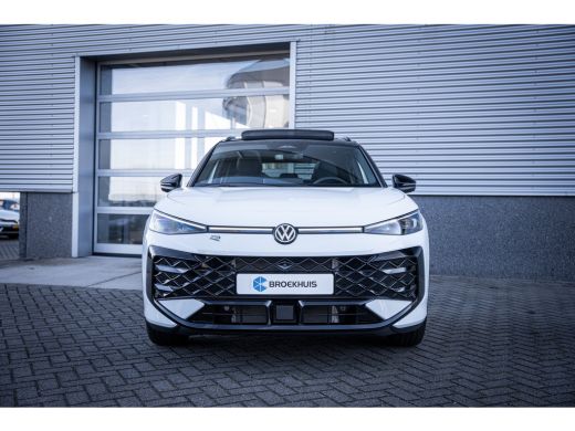 Volkswagen T-Roc R-Line First Edition | 'App-Connect' draadloze smartphone integratie | 30,5 cm display met 2D en ... ActivLease financial lease