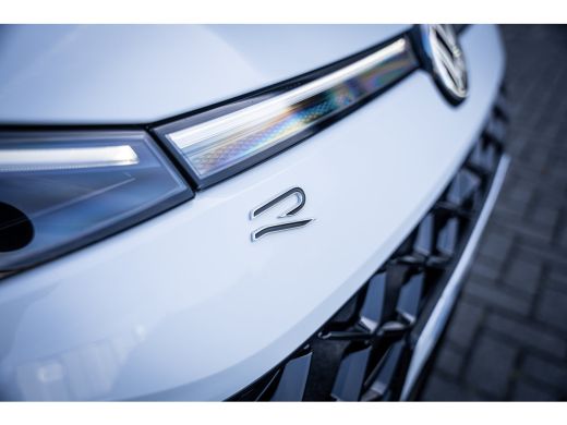 Volkswagen T-Roc R-Line First Edition | 'App-Connect' draadloze smartphone integratie | 30,5 cm display met 2D en ... ActivLease financial lease