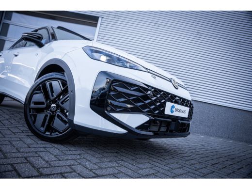 Volkswagen T-Roc R-Line First Edition | 'App-Connect' draadloze smartphone integratie | 30,5 cm display met 2D en ... ActivLease financial lease