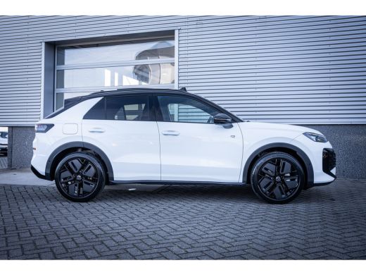 Volkswagen T-Roc R-Line First Edition | 'App-Connect' draadloze smartphone integratie | 30,5 cm display met 2D en ... ActivLease financial lease