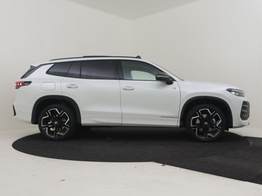 Volkswagen Tayron 1.5 eHybrid R-Line Edition | Black Edition | Panoramadak | Trekhaak ActivLease financial lease