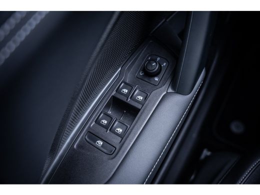 Volkswagen Tayron 1.5 TSI Life 7persoons | Achteruitrijcamera | Dodehoek detectie | Voorstoelen verwarmd ActivLease financial lease