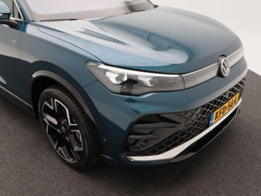 Volkswagen Tiguan 1.5 eHybrid 272 Pk Automaat R-Line | Trekhaak | Head-up | 360&deg; Camera | Stoel/Stuur Verwarming | ... ActivLease financial lease