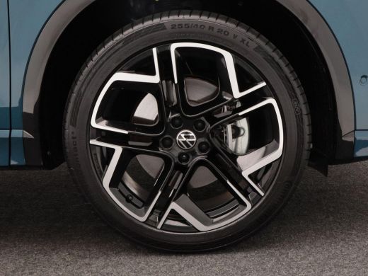 Volkswagen Tiguan 1.5 eHybrid 272 Pk Automaat R-Line | Trekhaak | Head-up | 360&deg; Camera | Stoel/Stuur Verwarming | ... ActivLease financial lease
