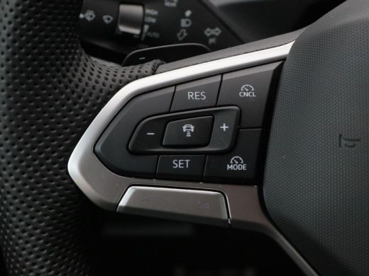 Volkswagen Tiguan 1.5 eHybrid 272 Pk Automaat R-Line | Trekhaak | Head-up | 360&deg; Camera | Stoel/Stuur Verwarming | ... ActivLease financial lease