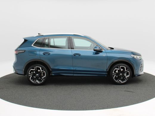 Volkswagen Tiguan 1.5 eHybrid 272 Pk Automaat R-Line | Trekhaak | Head-up | 360&deg; Camera | Stoel/Stuur Verwarming | ... ActivLease financial lease